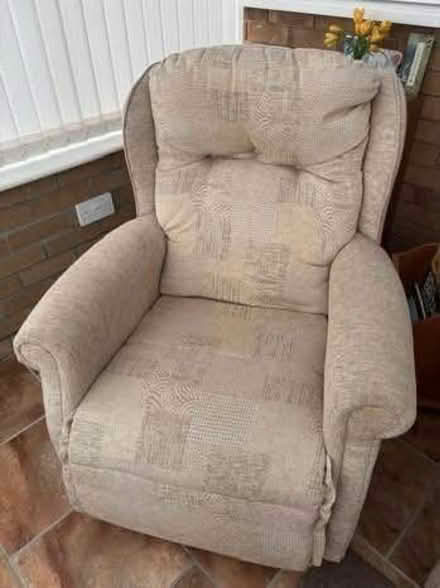 Photo of free 2 Seater sofa and 2 chairs (Wiggenhall st Germans PE34) #4