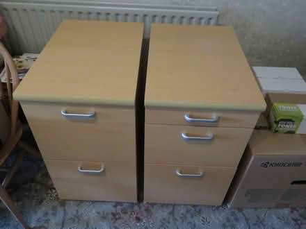 Photo of free desk and two filing cabinets (Addiscombe CR0) #4