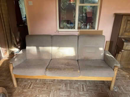 Photo of free Sofa and two armchairs (Stoke Prior HR6) #1