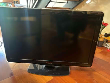 Photo of free Philips 32" TV screen and clicker (Homerton E9) #1