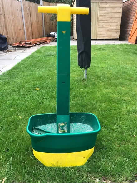 Photo of free Lawn feed spreader (Northolt) #1