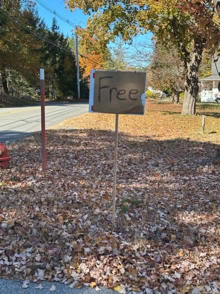 Photo of free stuff (Near Lunenburg) #1