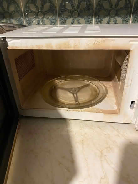 Photo of free Microwave (Stoke Prior HR6) #2