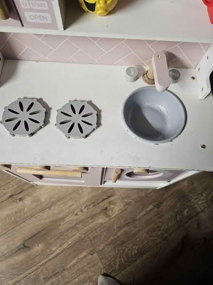 Photo of free Toddler/ kids kitchen (Heanor DE75) #4