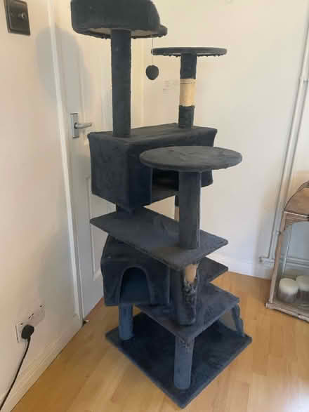 Photo of free Cat tower/scratching post (GU3 worplesdon) #1