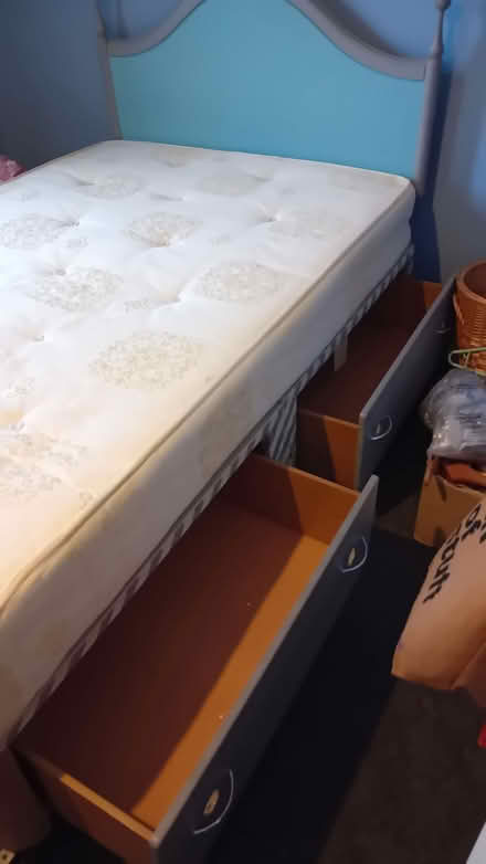 Photo of free 4 drawer divan bed and mattress (Lower Clapton E9) #3