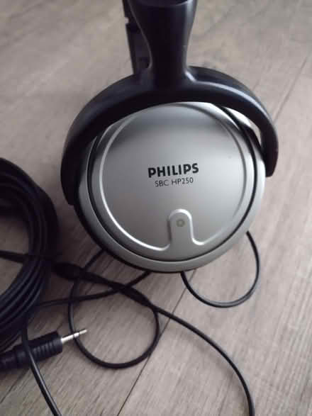 Photo of free Philips wired headphones (Leicester City Centre LE1) #1