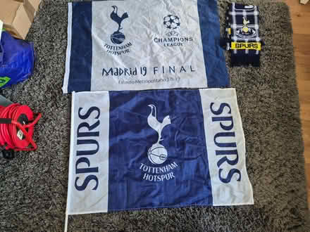 Photo of free Spurs scarf and 2 flags (Bengeo SG14) #1