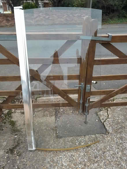 Photo of free Bath - P shape and screen (Harley Shute TN38) #2
