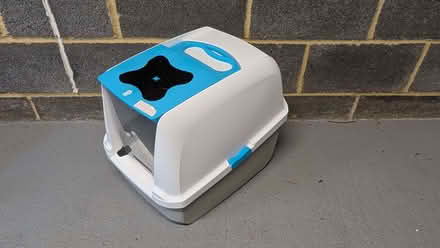 Photo of free Large covered litter tray (Chesterton CB4) #1