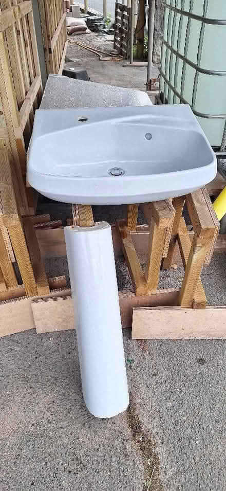 Photo of free Large Ideal Standard pedestal hand basin (Kendal LA9) #1