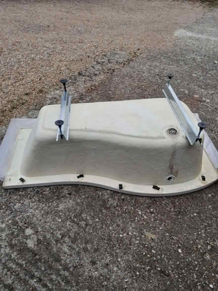 Photo of free Bath - P shape and screen (Harley Shute TN38) #4