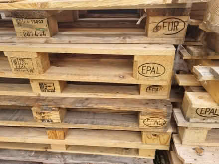 Photo of good wooden pallets (Henlow. SG16) #1