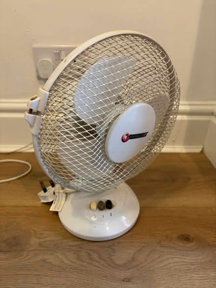 Photo of free 2-speed working white desk fan (Stafford ST16) #1