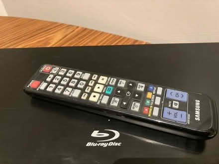 Photo of free Samsung Blu-ray player (New Mills SK22) #3