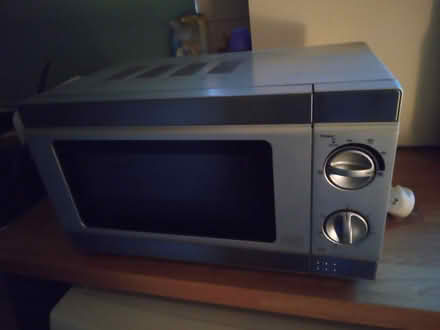 Photo of free Microwave (ST1 Hanley) #1
