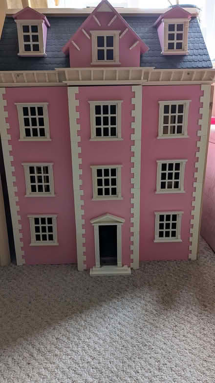 Photo of free large dolls house (Cawston CV22) #1
