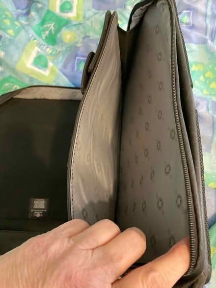 Photo of free Wenger bag like a briefcase? (CM12) #3