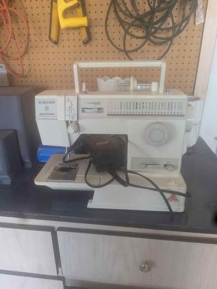 Photo of free Singer sewing machine (Anthem) #1