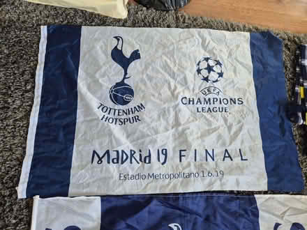 Photo of free Spurs scarf and 2 flags (Bengeo SG14) #2