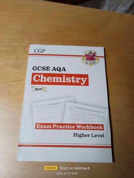 Photo of free GCSE Science Guides (Fords Farm RG31) #3