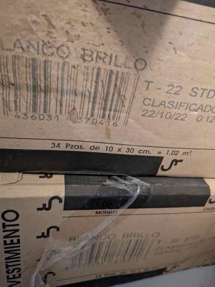 Photo of free White rectangular ceramic tiles (North Laine BN1) #3