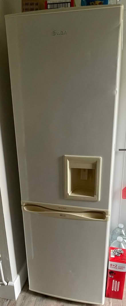 Photo of free Swan Fridge Freezer (Bicester OX27) #2