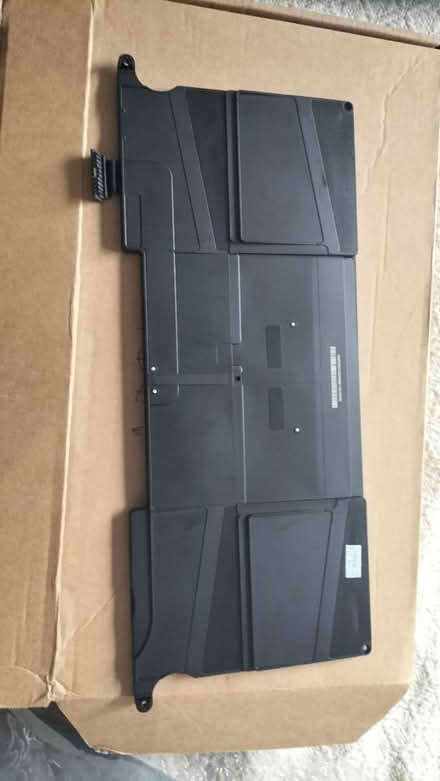 Photo of free macbook battery (Clapham, SW4) #3
