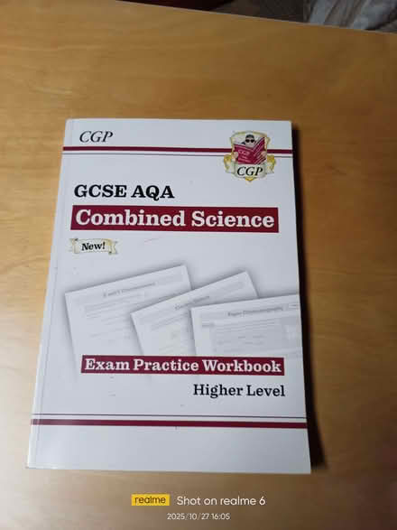 Photo of free GCSE Science Guides (Fords Farm RG31) #2