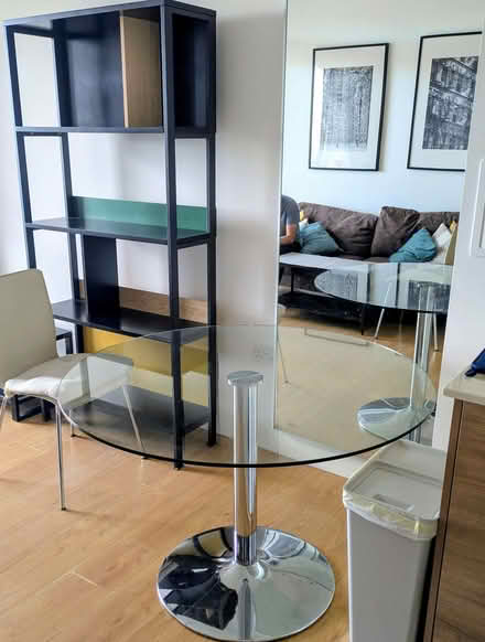 Photo of free Round Dining Table (South Lambeth SW8) #1