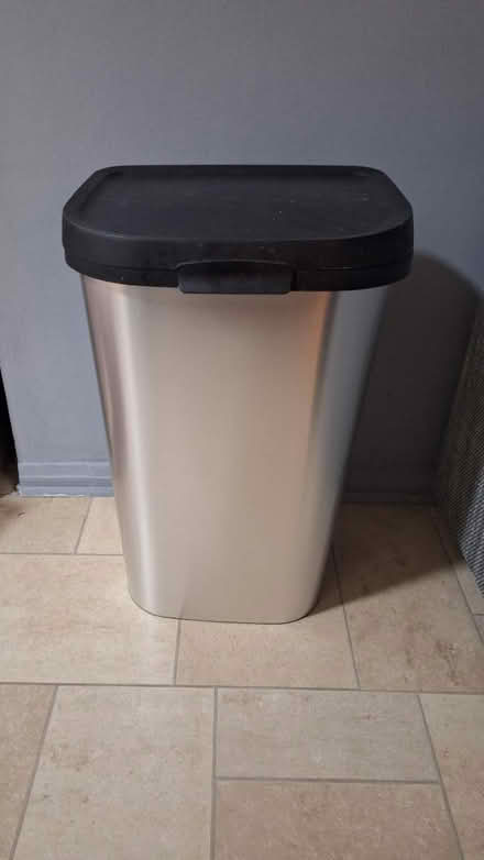 Photo of free Rubbish Bin (Trowbridge BA14) #1