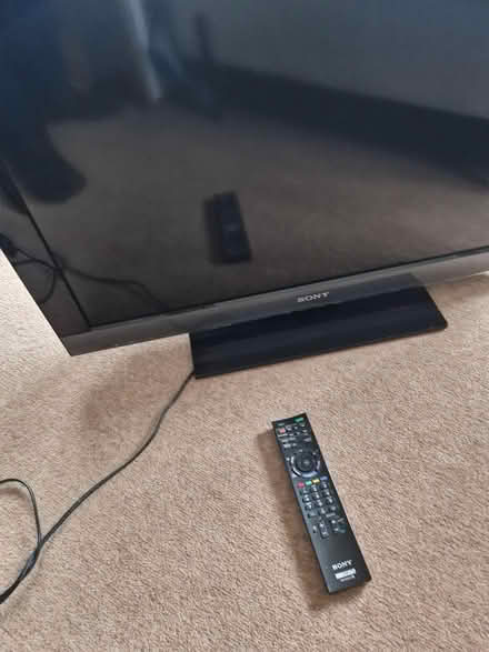 Photo of free Sony Bravia 32" (CR3 6LR) #2