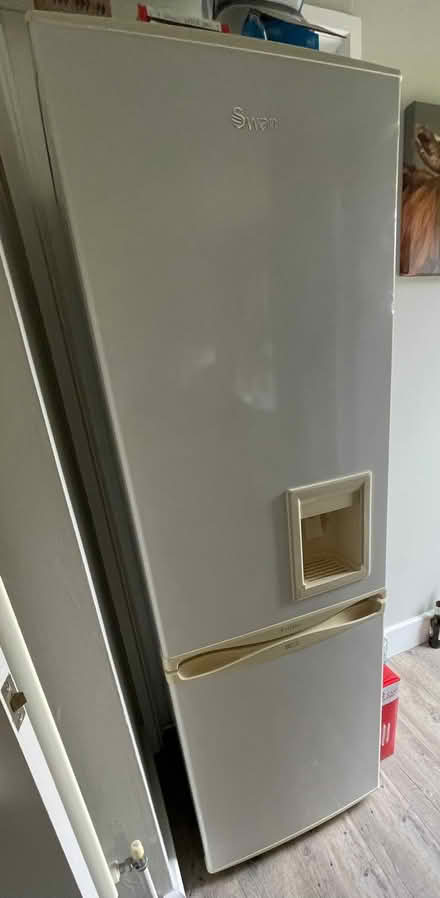 Photo of free Swan Fridge Freezer (Bicester OX27) #1