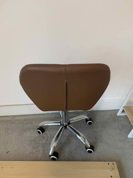 Photo of free Desk and chair (Canonbury N1) #4