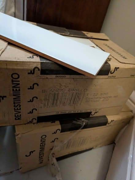 Photo of free White rectangular ceramic tiles (North Laine BN1) #1