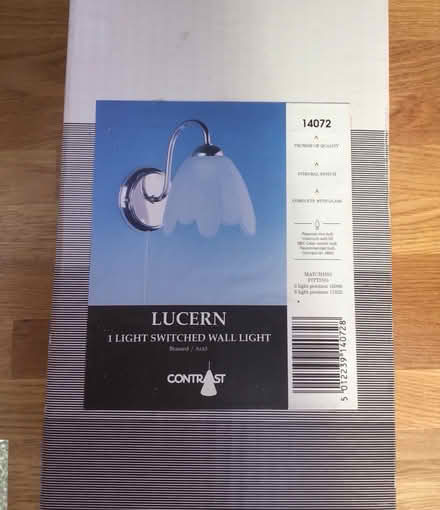 Photo of free A single wall light, with glass shade (Garden City OX5) #1