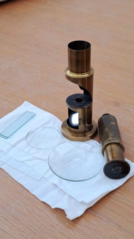 Photo of free Antique microscope (Benson OX10) #1