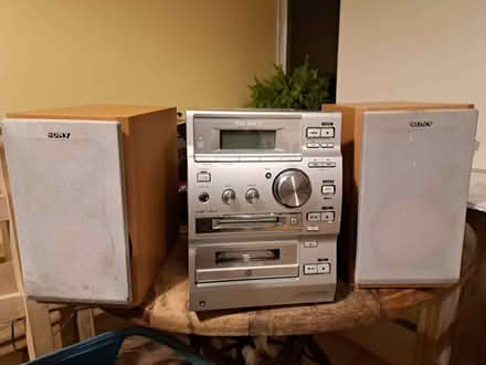 Photo of free old Sony mini hifi with 2 Sony speakers (Saltdean BN2) #1