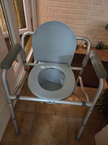 Photo of free Commode (Woodley RG5) #2
