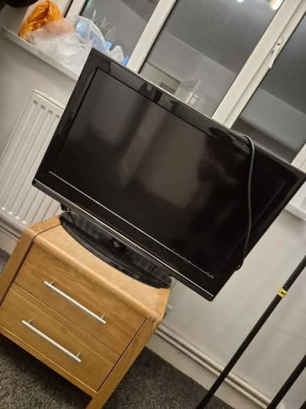 Photo of free 32" lcdtv- NEEDS TO GO TONIGHT (Sw19) #1