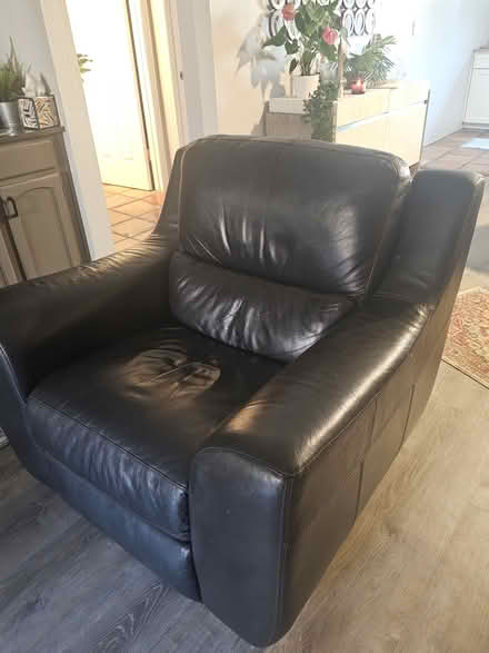 Photo of free Large leather recliner (Old Town Scottsdale) #1
