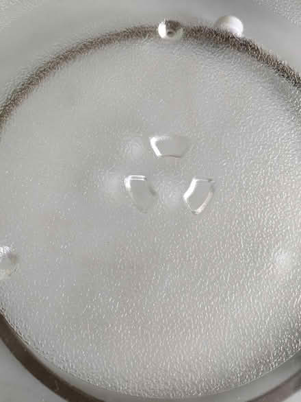 Photo of free Microwave plate (E14 Isle of Dogs) #1