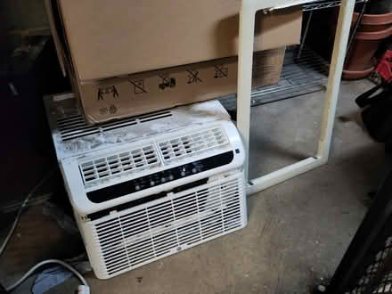 Photo of free Window A/C unit (Capitol Hill) #1