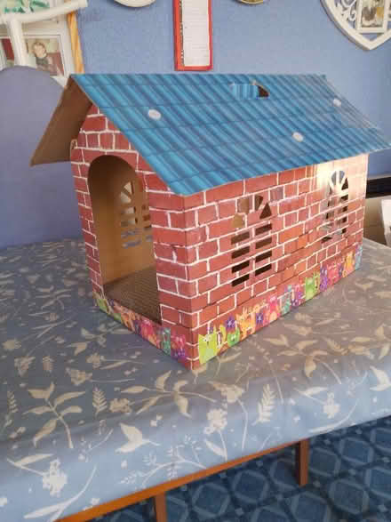 Photo of free Play house for a cat (Whoberley CV5) #1