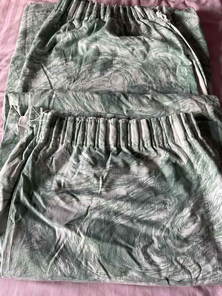 Photo of free Green patterned cotton lined curtains (Brasenose OX11) #2