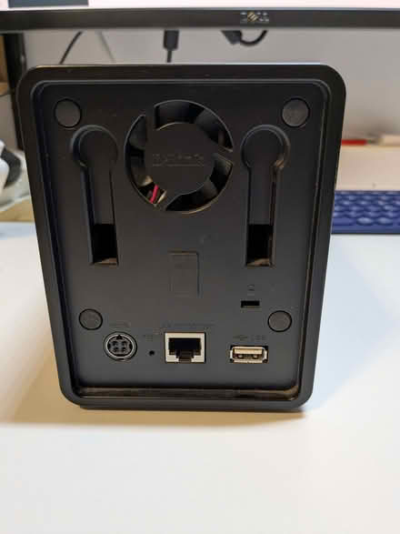 Photo of free ShareCenter 2-Bay Network Storage Enclosure DNS-323 (Osney OX2) #2