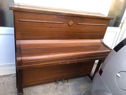 Photo of free Piano (L25) #1