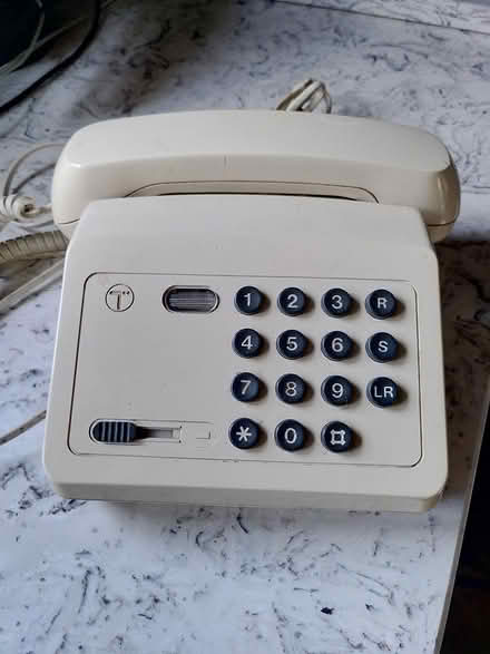 Photo of free Phone: prop or play (Colebatch) #1