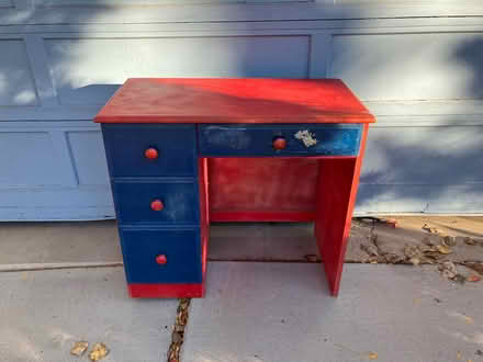 Photo of free Kid’s desk (Jefferson County) #1