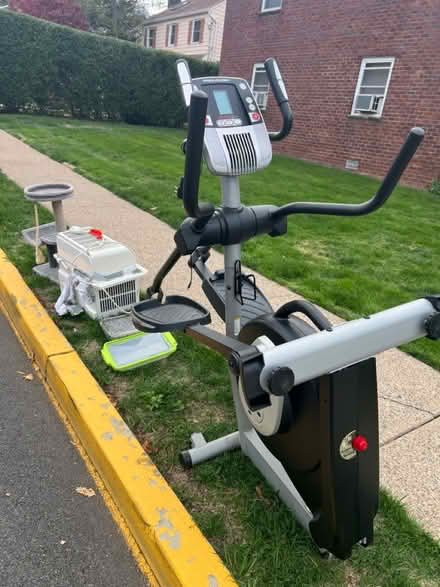 Photo of free Curb alert (358 Esplanade Hackensack 07601) #1